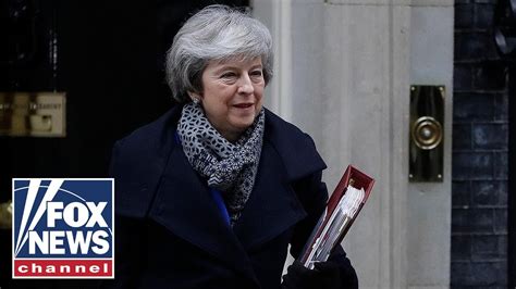 British Pm Theresa May Survives No Confidence Vote Youtube