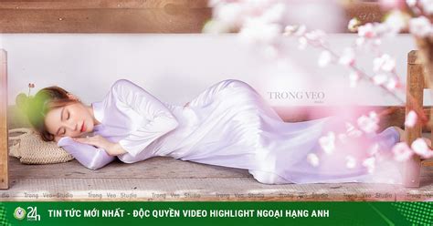 Hot girl Đà Lạt gợi cảm muôn phần bên hoa đào Tết