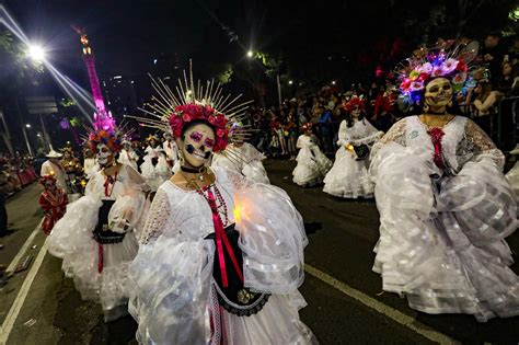 Prunk Parade Totenschädel So feiert Mexiko den Tag der Toten am