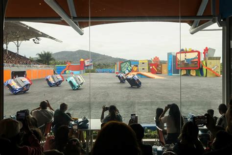 Hot Wheels Epic Show Beto Carrero World