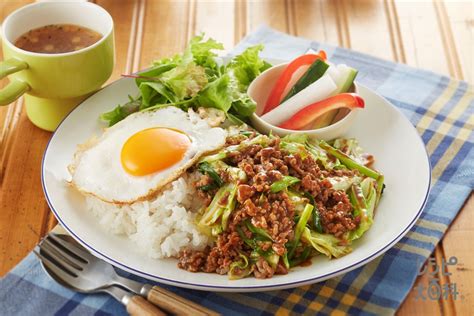 肉みそキャベツプレートの献立（副菜：ごま味噌ゴーヤ、汁物：ごろごろ野菜のカレー風味の味噌汁）｜献立・メニュー｜【味の素パーク】たべる楽しさを、もっと。