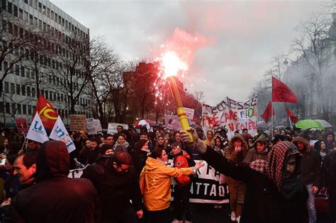 Protests Against Proposed Labor Reform Spread Across France Photos ...