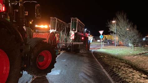 Landwirte Blockieren F Hranleger In Nordfriesland Shz