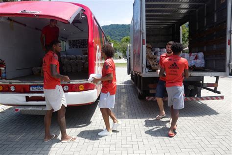 Em 10 dias Flamengo já enviou 20 toneladas para Petrópolis atletas e