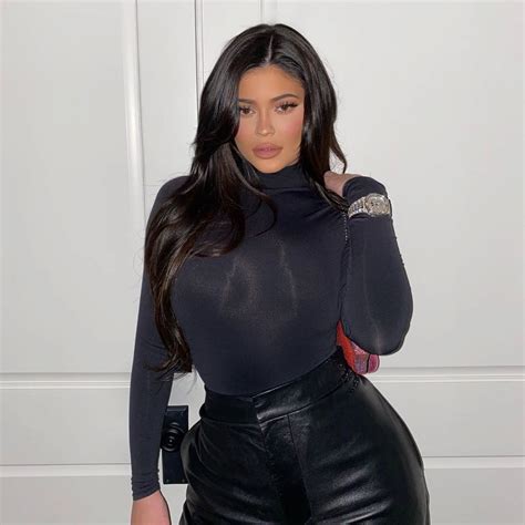 Kylie Jenner Style - Social Media 01/31/2020 • CelebMafia