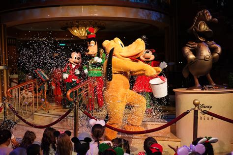 Photos Video Mickey And Friends Tree Lighting Ceremony On The Disney