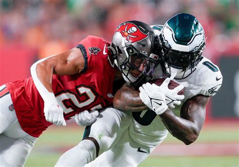 Eagles Defeat Buccaneers To Stay Undefeated On Monday Night Football