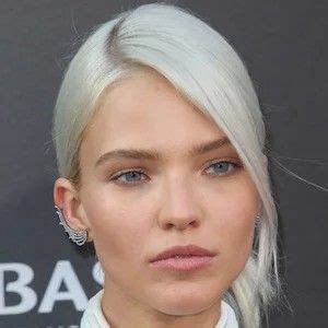 Sasha Luss Anna Luss Bleach Blonde Hair Beauty