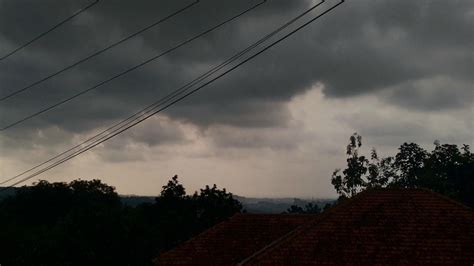 Waspada Potensi Cuaca Ekstrem Hari Ini Jateng Hujan Lebat Dan Angin