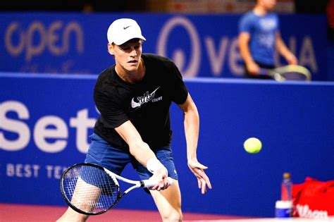 Free photo : Rotterdam Open: Sinner stuns Tsitsipas to reach quarterfinal; Rune retires mid-way