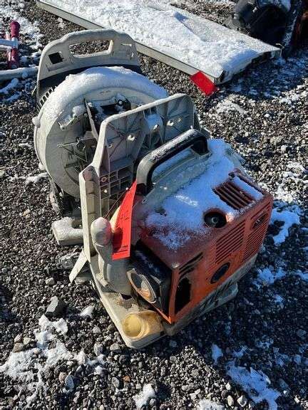 (2) Stihl blowers, for parts or repair, as is - Albrecht Auction Service