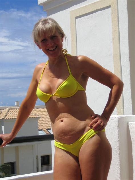 Sexy Bikini MILFs Porn Pic