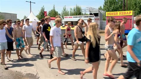 Other NAKED MEN AND WOMEN MAKE A HEART FOR ThisVid