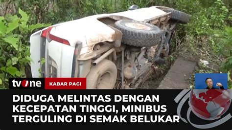 Sebuah Mobil Minibus Ditemukan Warga Terguling Ke Semak Belukar Kabar