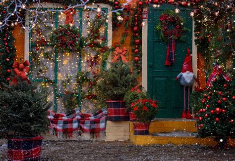 15 Winter Porch Decor Ideas That Are Inviting and Festive