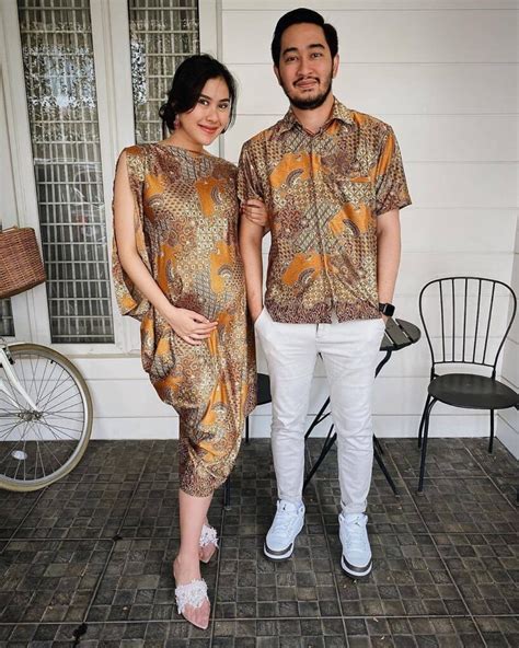 √ 45 Model Batik Couple Modern Modis Kombinasi 2020