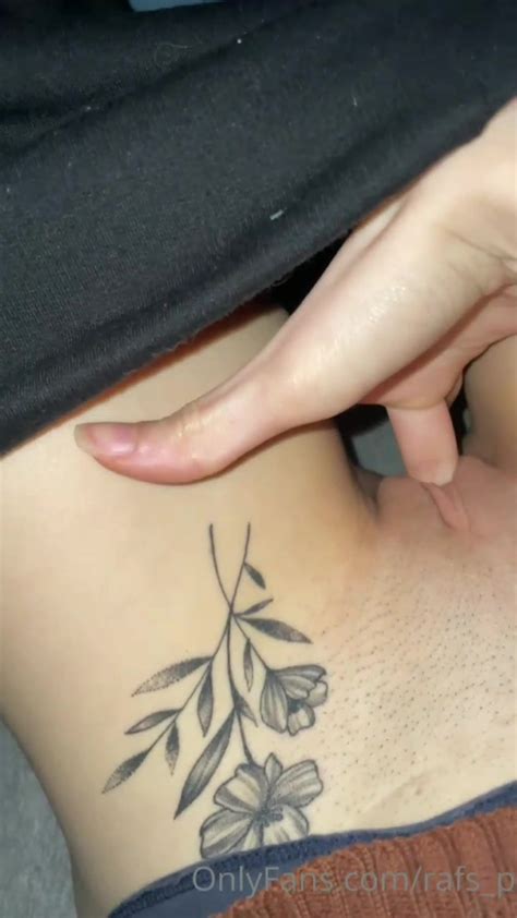 Beautiful Brunette Full Of Horniness Putting Her Fingers Inside Her Pussy Cnn Amador