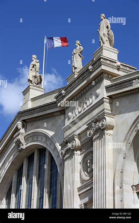 Paris, Gare du Nord, Main street facade Stock Photo - Alamy