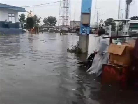 Diguyur Hujan Deras Sejumlah Lokasi Di Kota Bandung Dikepung Air