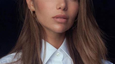 Abril Raluy se pasa de la raya con un súper escotazo en bikini