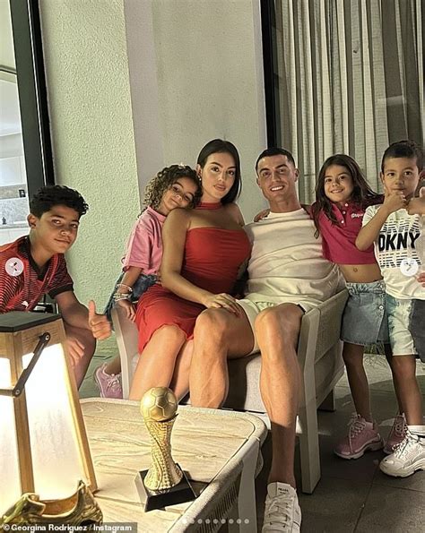 Cristiano Ronaldos Girlfriend Georgina Rodriguez Puts On A Very Busty