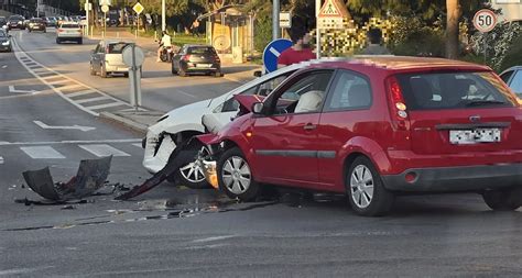 Nesre A Na Splitskom Raskri Ju Sudar Dvaju Auta Pogledajte Prizore S