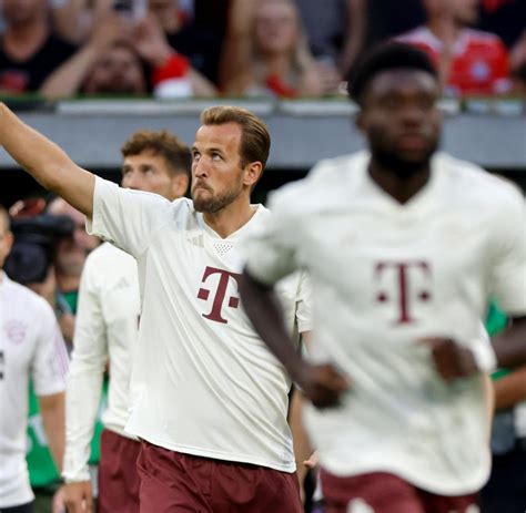 Fc Bayern Feiert Neuzugang Beim Supercup Harry Kanes Triumphaler