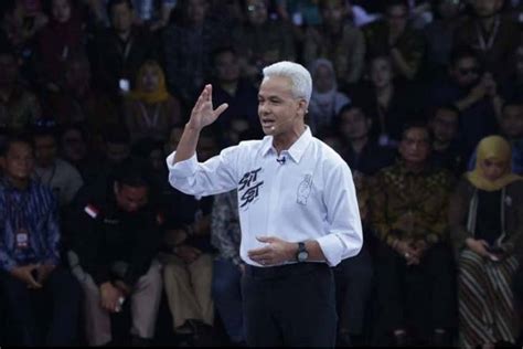 Makna Filosofis Kemeja Sat Set Ganjar Pranowo Yang Dipakai Dalam