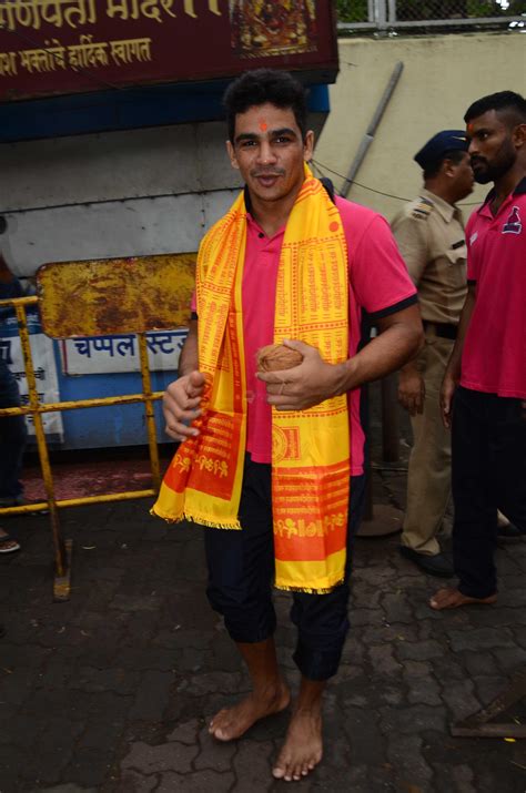 Puneri Paltan visits Siddhivinayak Temple, Mumbai on July 20, 2016 ...