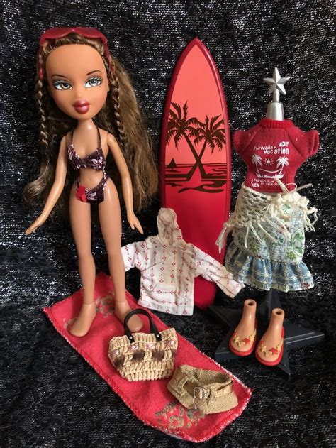 Bratz Doll Yasmin Sun Kissed Summer Surfboard Extra Outfits