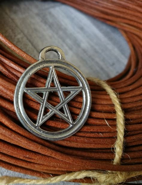 Pentagram Pentacle Pendant Wiccan Necklace Silver Pentagram Etsy