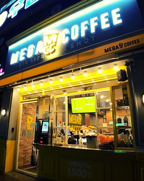 MEGA Coffee In Korea Korean Coffee Shop Big Coffee Coffee Serving