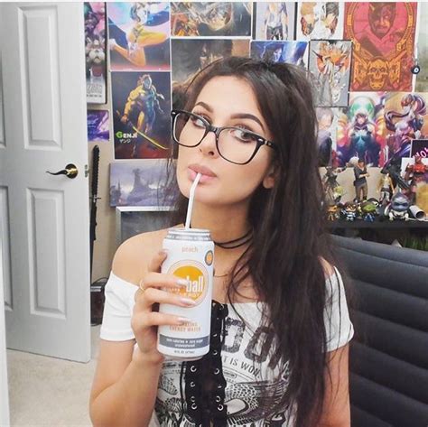 Pin By V On Sssniperwolf Sssniperwolf Girls With Glasses Gamer Babe