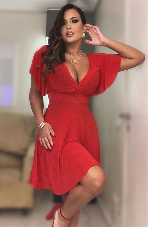 Notícias | Geisy Arruda posa vestida e debocha de haters: 'Roupa não