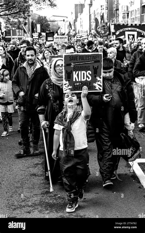 Hören sie auf gaza demonstration zu bombardieren Schwarzweiß