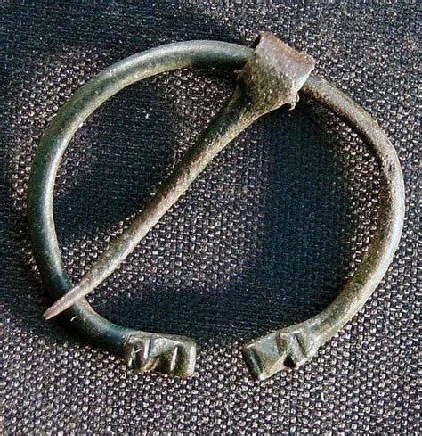 Middeleeuwse Bronzen Viking Omega Fibula 25 X 25 Mm Catawiki