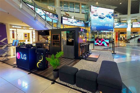 LG Unveils Sleek Black Product Lineup at Granada Mall: Merging