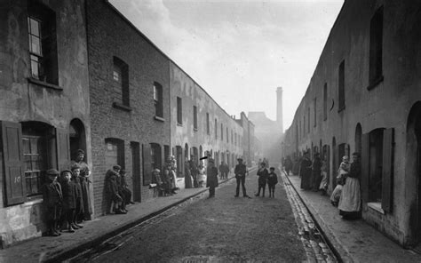 Fascinating Photographs Of A London Lost To Time East End London