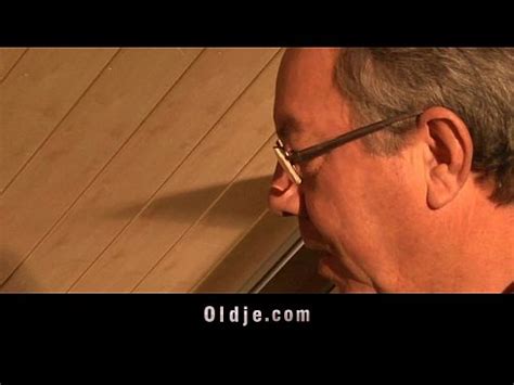 Viejo ayuda a una masturbándose a terminar XVIDEOS