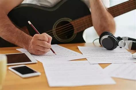 Cómo escribir la canción cómo hacer tu propia canción