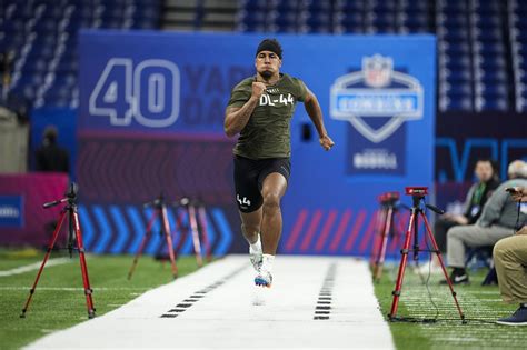 Canadian Edge Rusher Tavius Robinson Runs Official 466 Forty Yard Dash