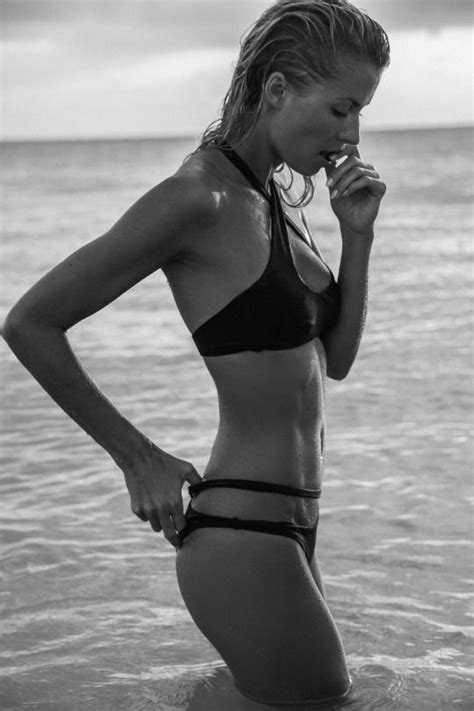 10 Hot Sexy Lena Gercke Bikini Pics