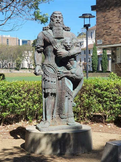sydney city  suburbs camperdown university  sydney statue