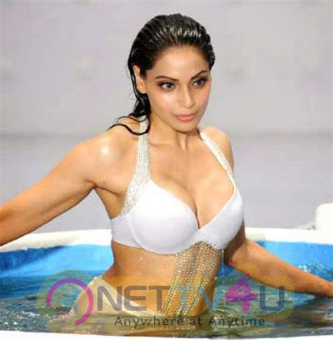 Hindi Actress Bipasha Basu Hot Photo Shoot Images Galleries HD Images