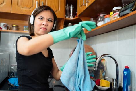 Como Tirar Mau Cheiro Da Roupa Veja Principais Dicas E Nunca Passe