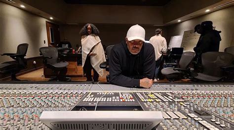 Dr. Dre Keeps Cooking. New Photo From Studio | Eminem.Pro - the biggest ...