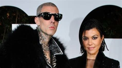 Kourtney Kardashian Y Travis Barker Comparten Fotos De Su Hijo Recién