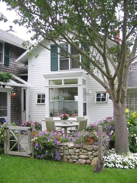 16 Inspiring Coastal Cottage Exterior Design Ideas