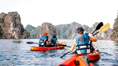 Kayaking in Halong Bay – Exciting experience to explore the nature