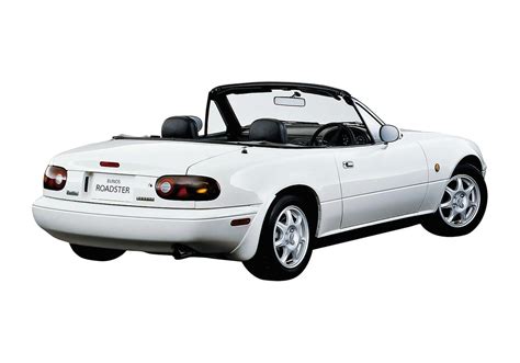 The 1995 Mazda Miata isn't much different from the 2020 model - CNET